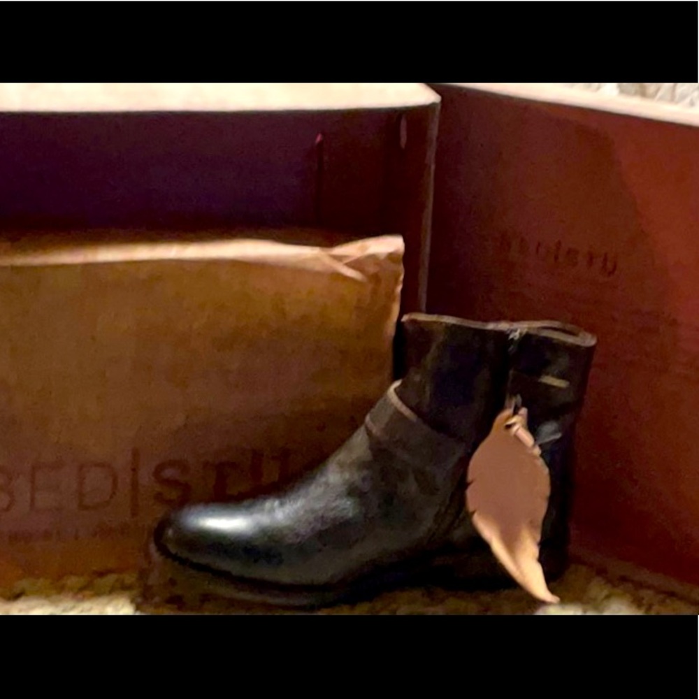 Bed | Stu Black Lux Bootie Cobbler Style.